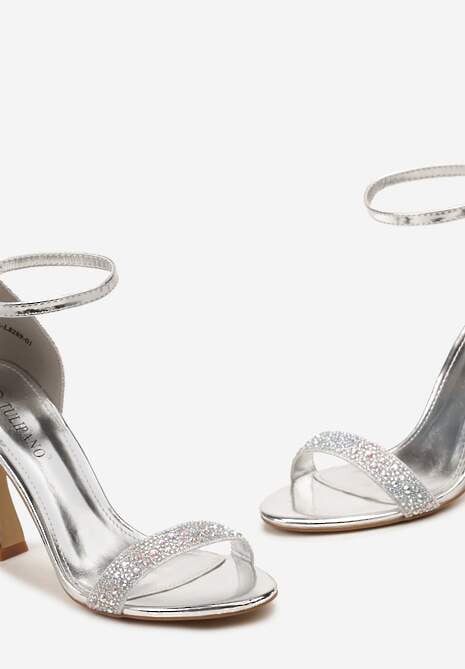 Srebrne Brokatowe Sandały na Klepsydrowej Szpilce z Drobnymi Cyrkoniami Isoldis