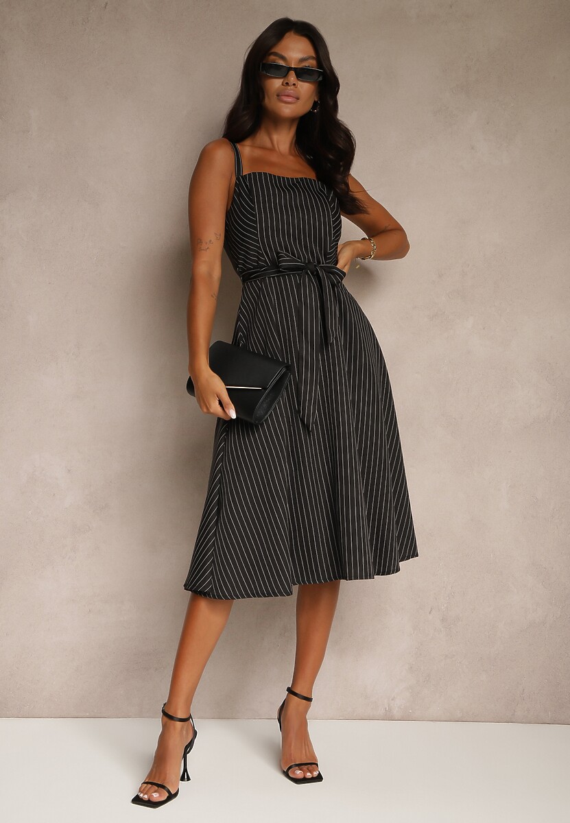 Czarna Rozkloszowana Sukienka z Wiskozą w Paski Dolavessa