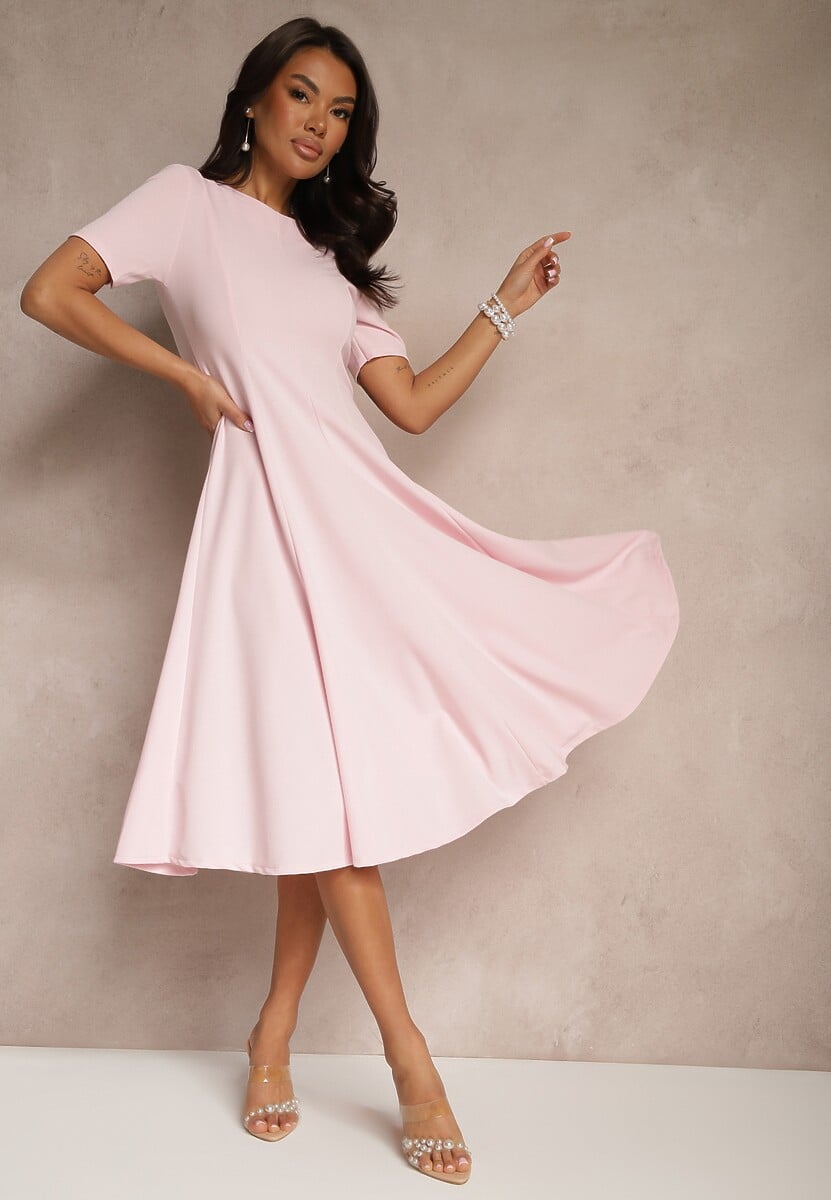 Różowa Sukienka Rozkloszowana o Taliowanym Fasonie Telaswena