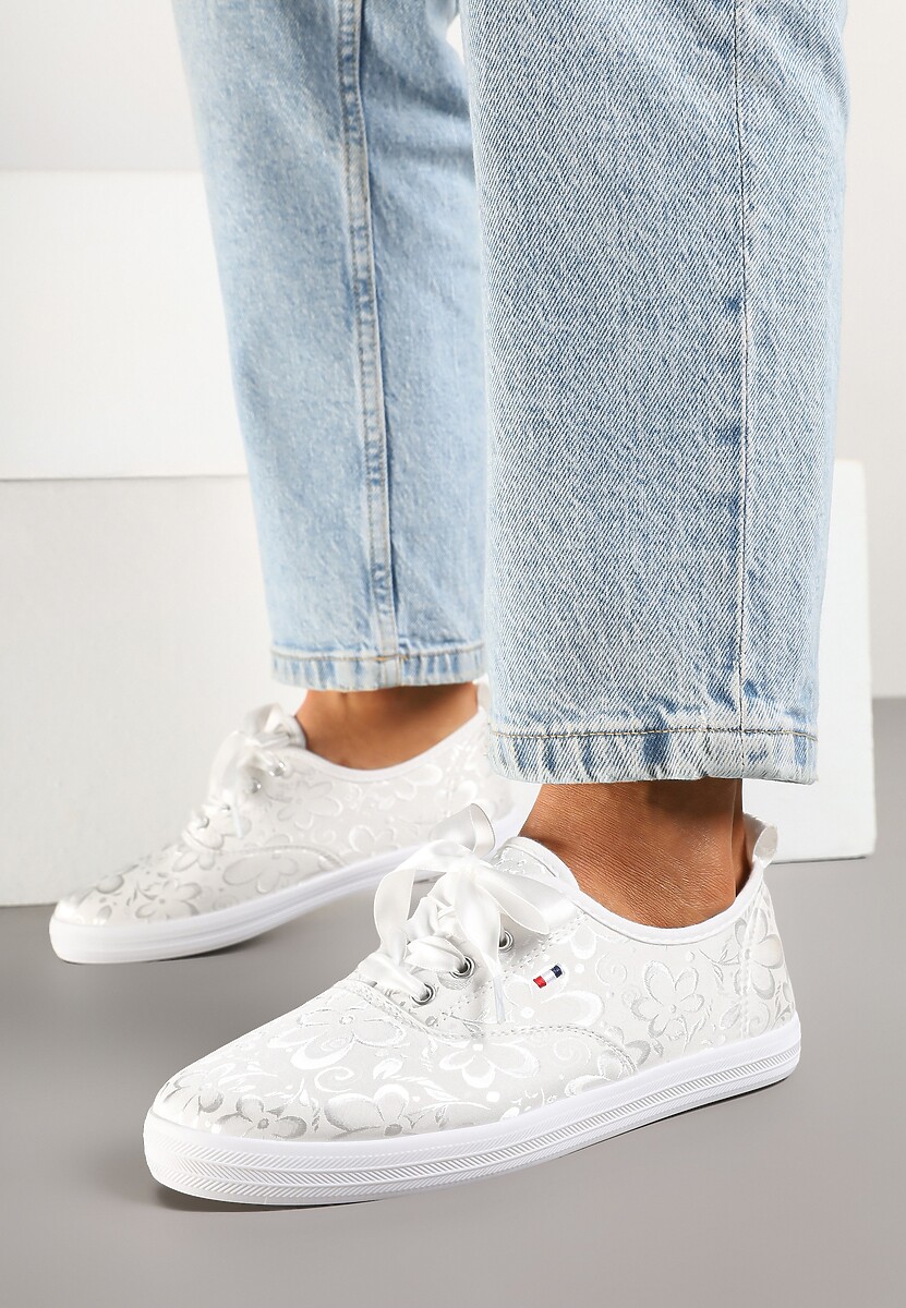 Różowe Tenisówki Wiązane Wstążką Zdobione Tłoczeniem w Kwiaty Palesiela