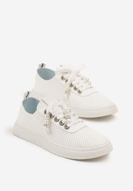 Białe Tenisówki Zdobione Perforacją i Aplikacjami z Cyrkonii i Pereł Pasurelia