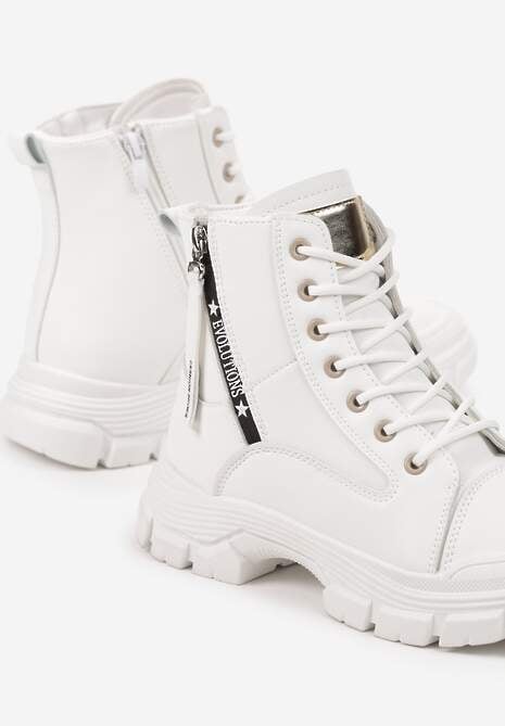 Białe Traperki na Tłoczonej Podeszwie Ozdobione Suwakiem przy Cholewce Linicia