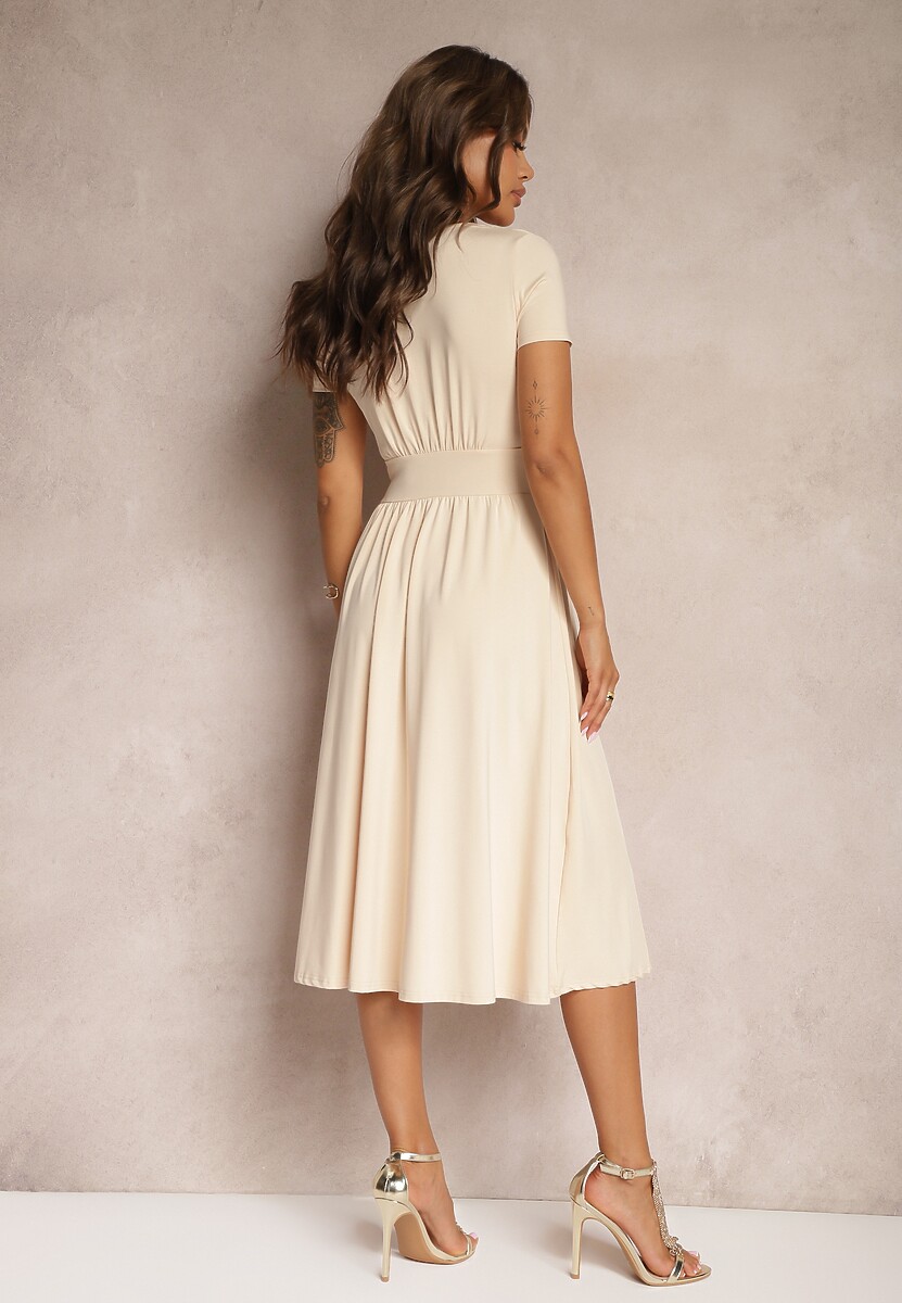 Beżowa Sukienka Taliowana z Kopertowym Dekoltem o Rozkloszowanym Kroju Rimadea