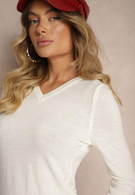 Jasnobeżowy Casualowy Sweter z Dekoltem w Serek Amitta