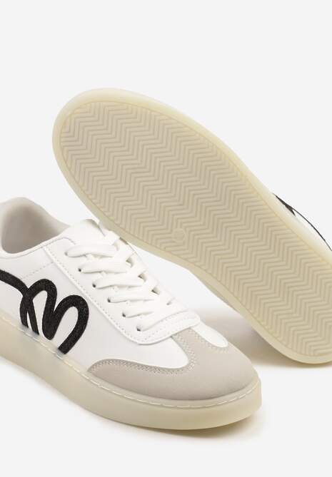 Białe Sneakersy Klasyczne Tenisówki z Abstrakcyjną Aplikacją Ailinne