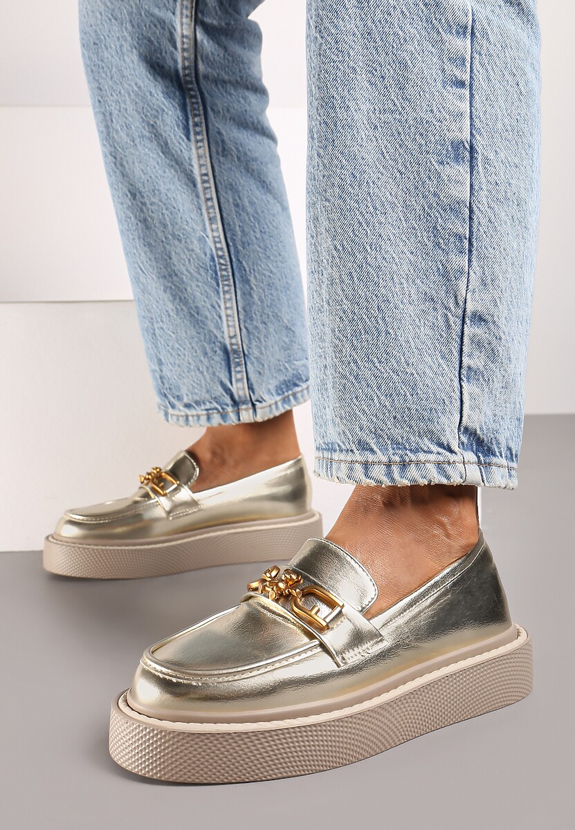 Złote Mokasyny na Płaskiej Podeszwie z Łańcuszkiem Evastria