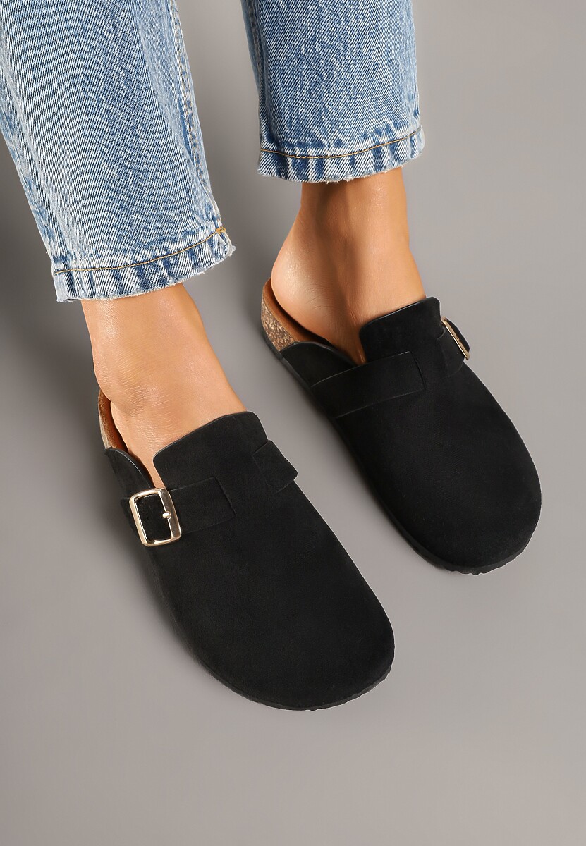 Czarne Klapki Ozdobione Klamrą na Pasku Zelevelis