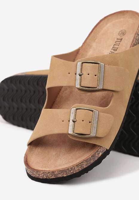 Jasnobrązowe Klapki na Platformie z Korka Ozdobione Klamrą Banoletia