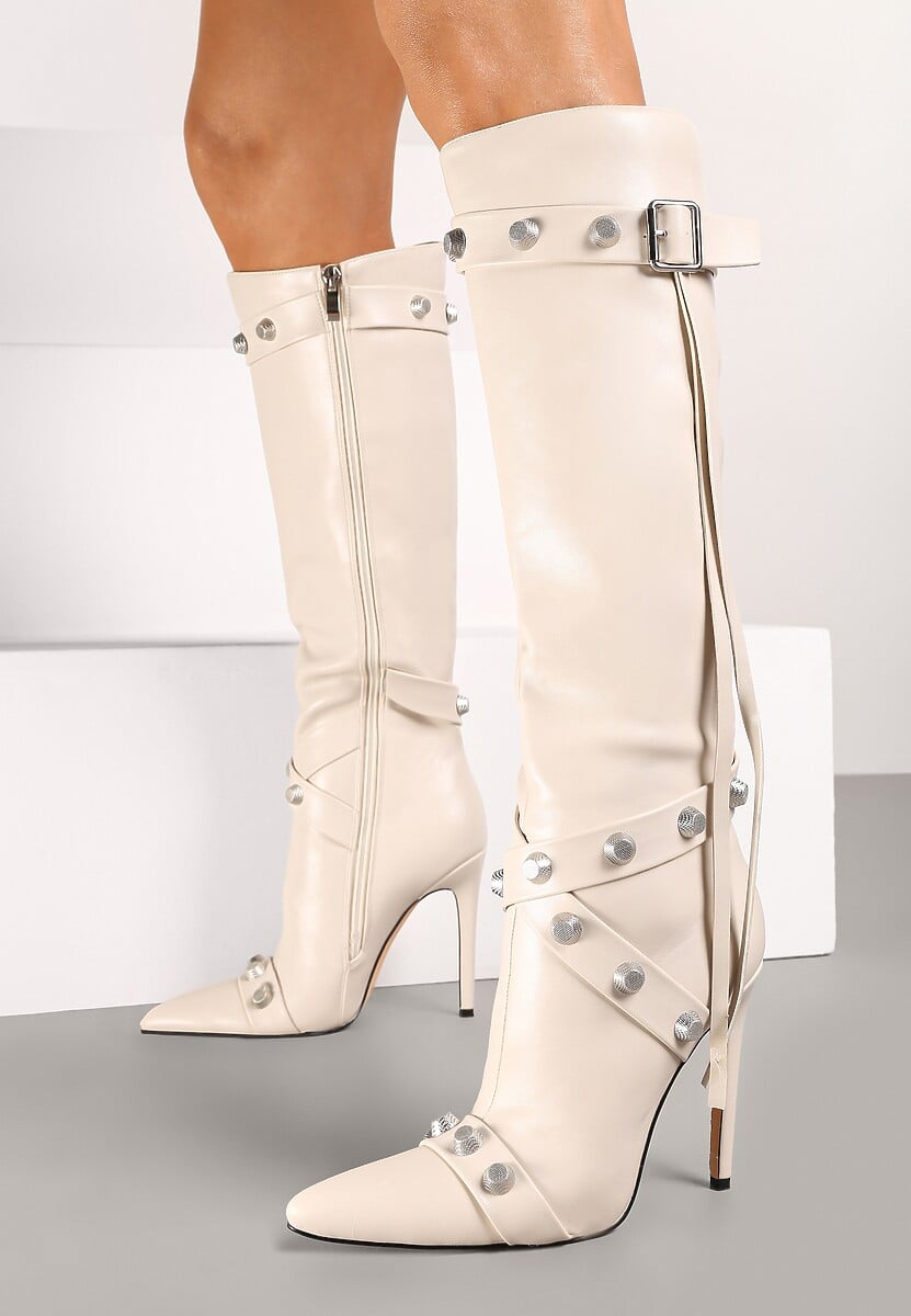 Beżowe Kozaki na Obcasie ze Szpiczastym Noskiem Zdobione Ćwiekami i Paskami przy Cholewce Zinadea