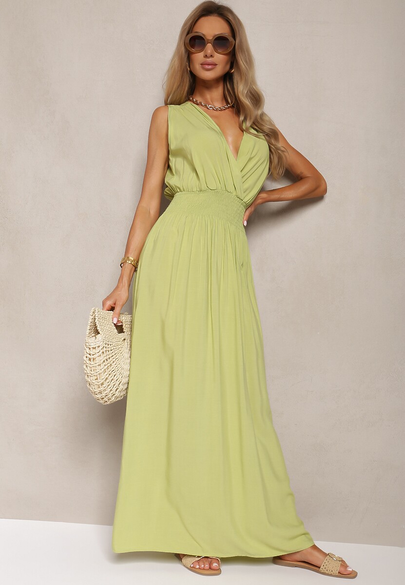 Zielona Taliowana Sukienka z Wiskozy Wykończona Gumkami w Talii i Kopertowym Dekoltem Kairidia