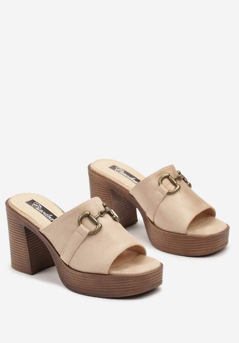 Beżowe Klapki na Słupku Ozdobione Paskiem z Metalową Klamrą Dimeeka