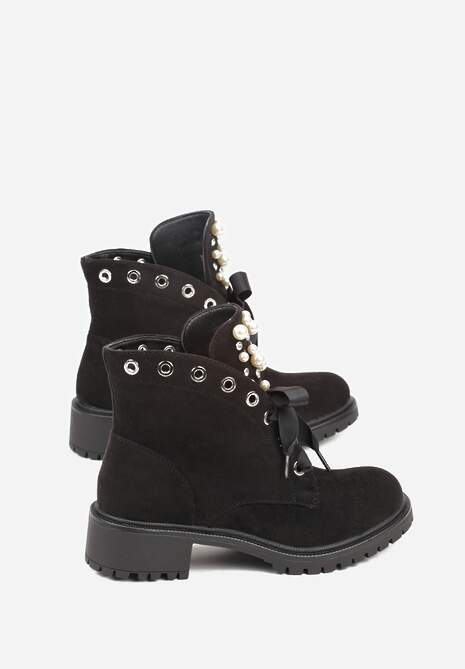 Czarne Botki z Imitacji Zamszu z Ozdobnymi Sznurówkami Perłami i Cyrkoniami Jovilda