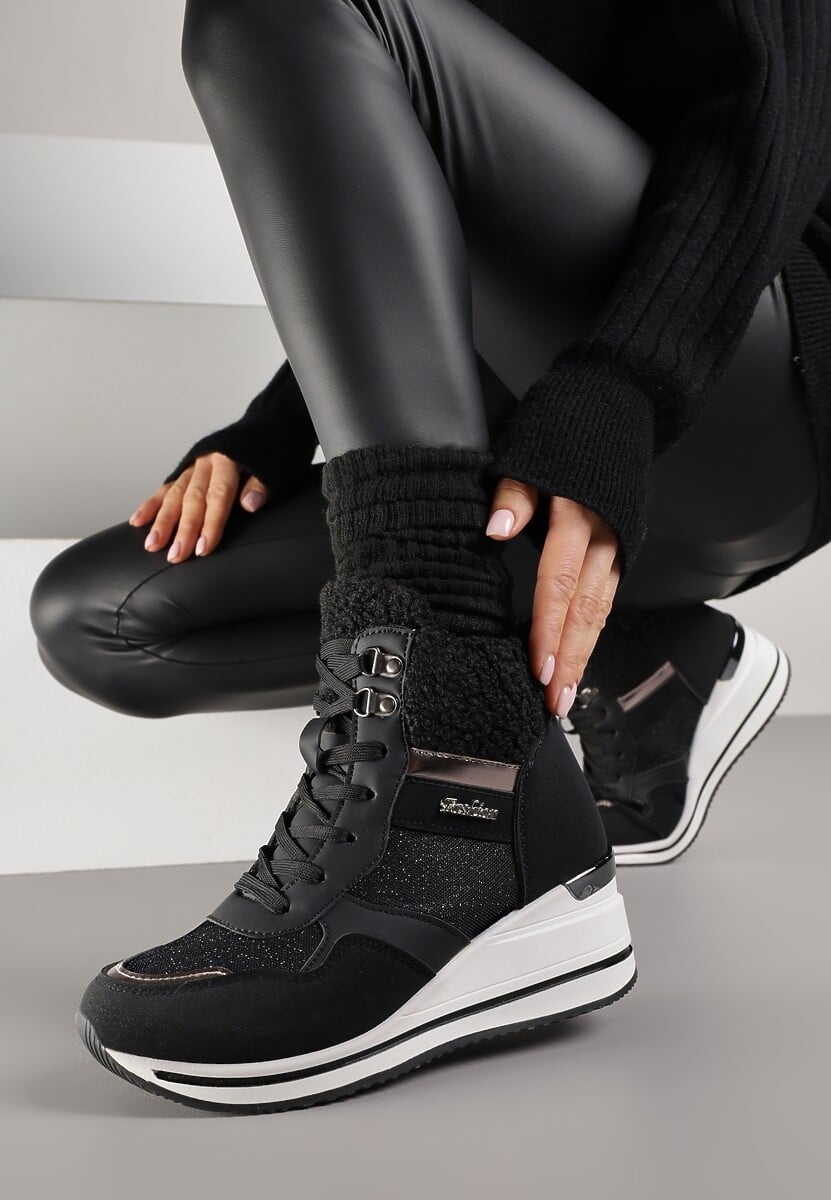 Ciemnobeżowe Botki na Koturnie w Streetwearowym Stylu Ozdobione Futerkiem Arabelline