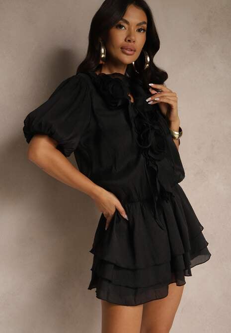 Czarna Sukienka Ozdobiona Wiązaniem i Falbanami Tilionala