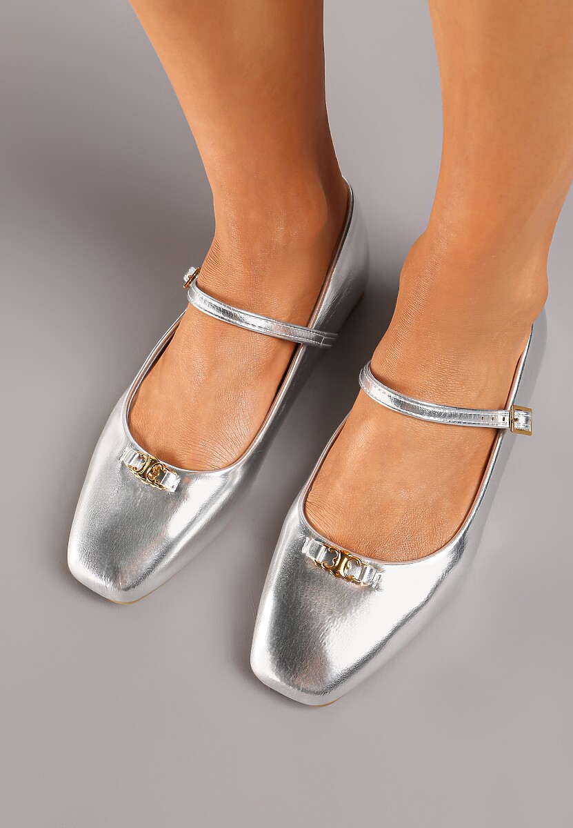 Srebrne Balerinki na Płaskiej Podeszwie z Paskiem i Metaliczną Aplikacją 3D Fenaria