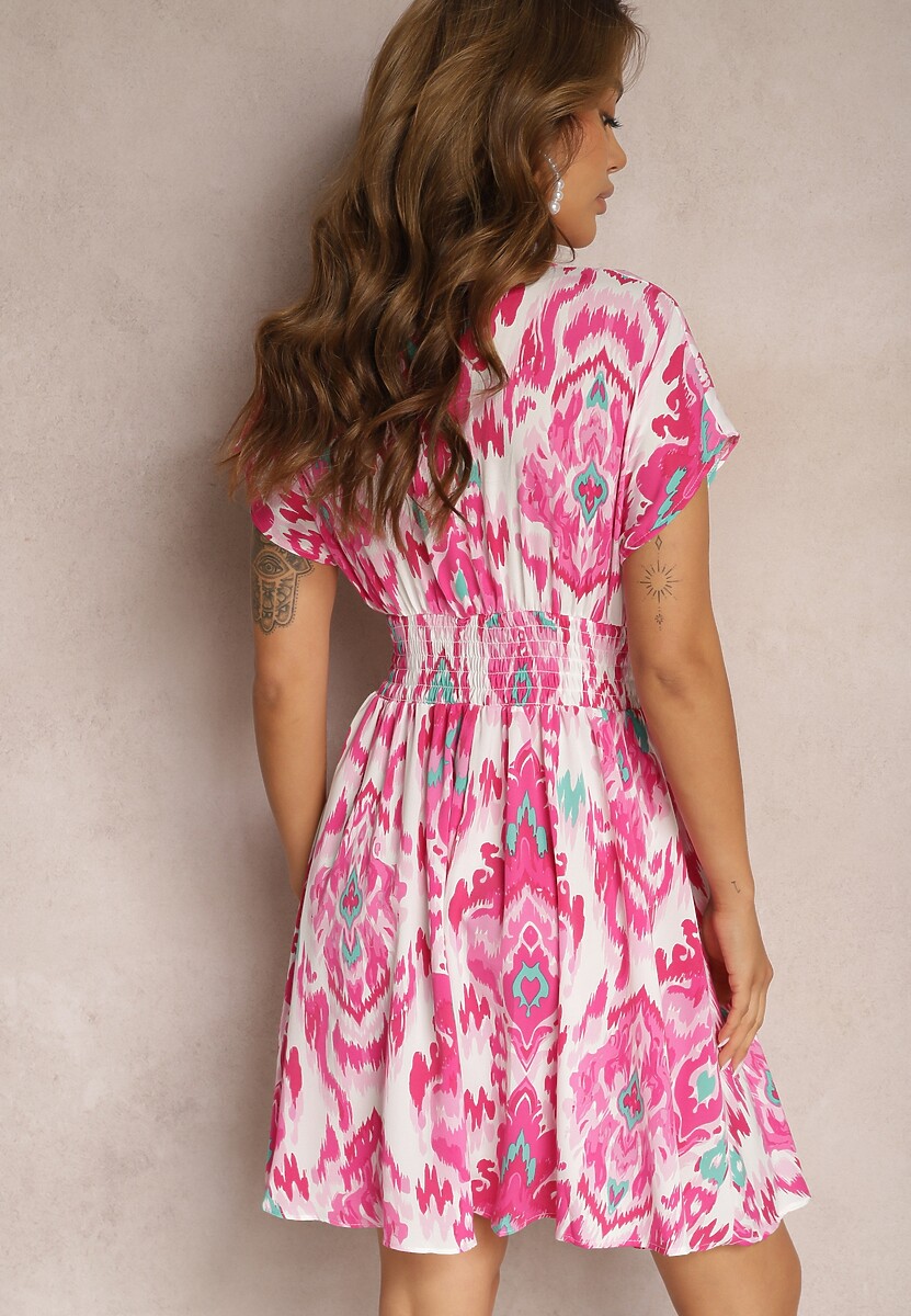 Fuksjowa Sukienka Rozkloszowana z Trójkątnym Dekoltem i Gumką w Talii Darrla