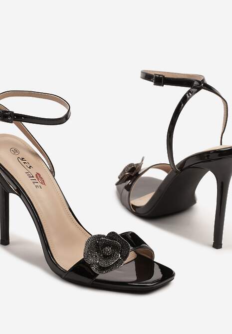 Czarne Sandały na Szpilce Ozdobione Cyrkoniowymi Aplikacjami 3D Ranqua