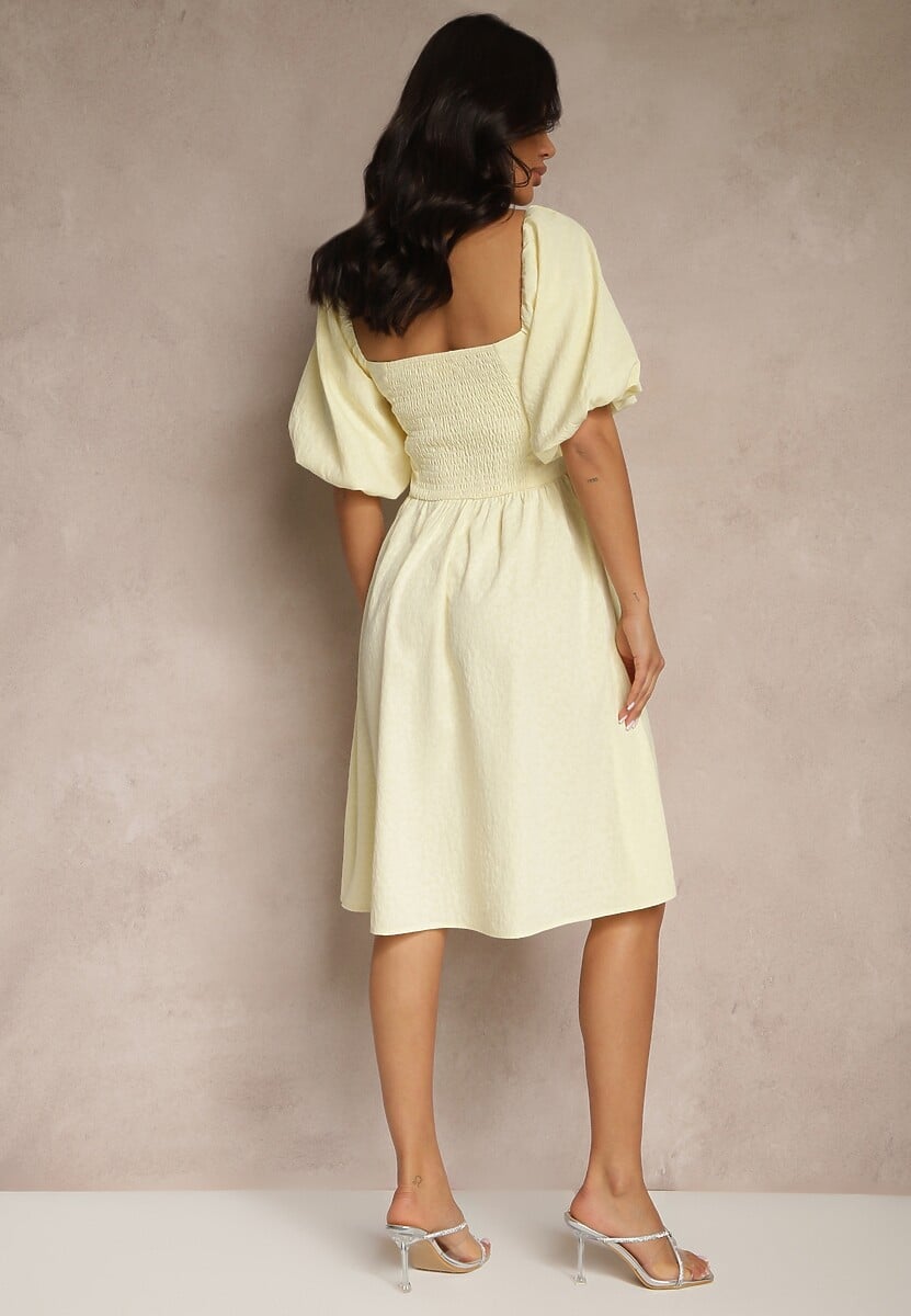 Żółta Rozkloszowana Sukienka z Bufiastymi Rękawami i Kwadratowym Dekoltem Mariwena