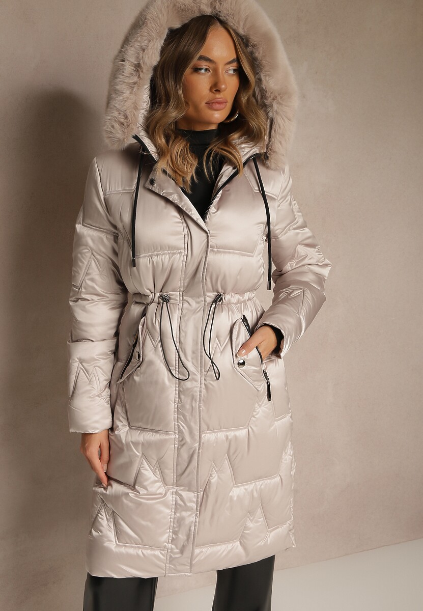 Beżowa Długa Kurtka z Pikowanymi Przeszyciami i Kapturem Ściągana w Talii Galeatia