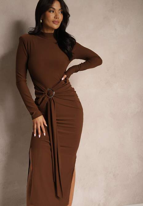 Brązowa Sukienka o Dopasowanym Kroju z Półgolfem Zdobiona Trenem i Rozcięciem Tuleedi