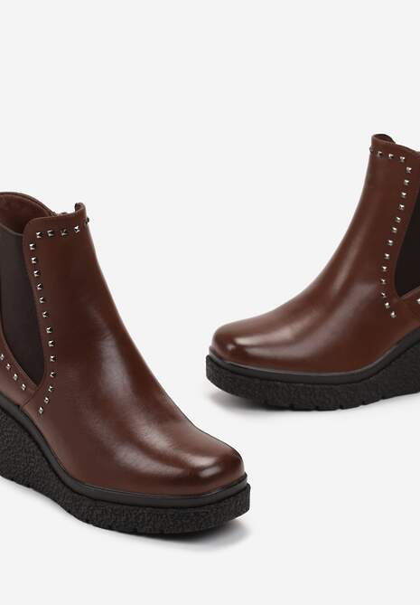 Brązowe Botki na Koturnie z Elastyczną Wstawką i Nitami Rosee