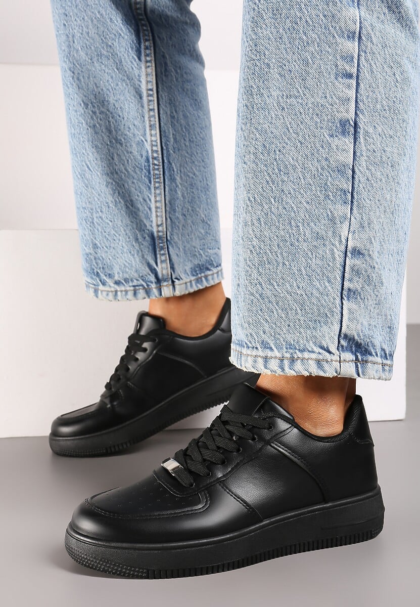 Czarne Sznurowane Sneakersy Ozdobione Perforacją Ellemisa