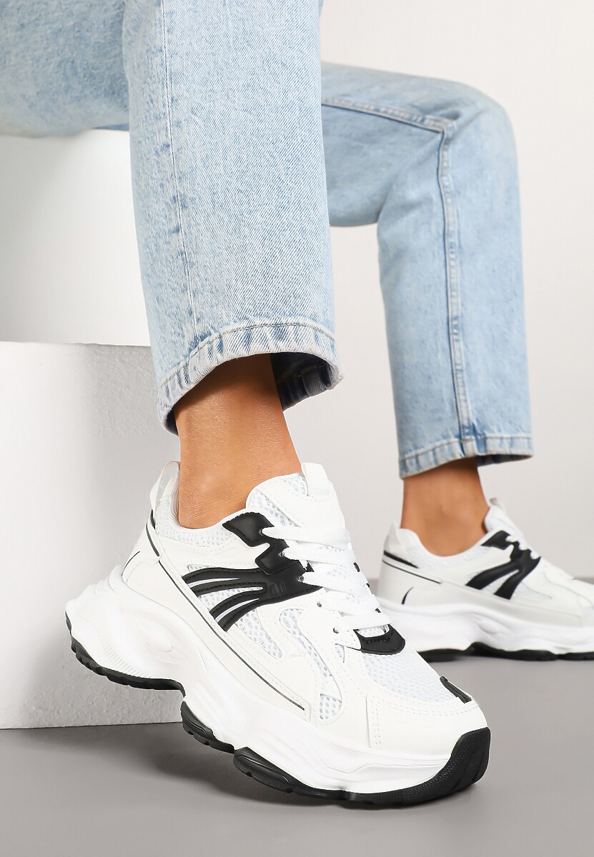 Białe Sneakersy na Platformie z Tłoczeniem i Metaliczną  Ozdobą Alarella