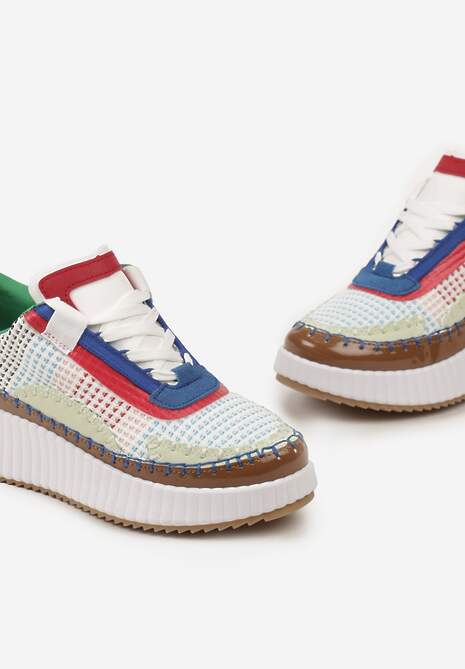 Biało-Brązowe Sneakersy na Platformie Ozdobione Nitami i Patchworkowymi Wstawkami Jeneria