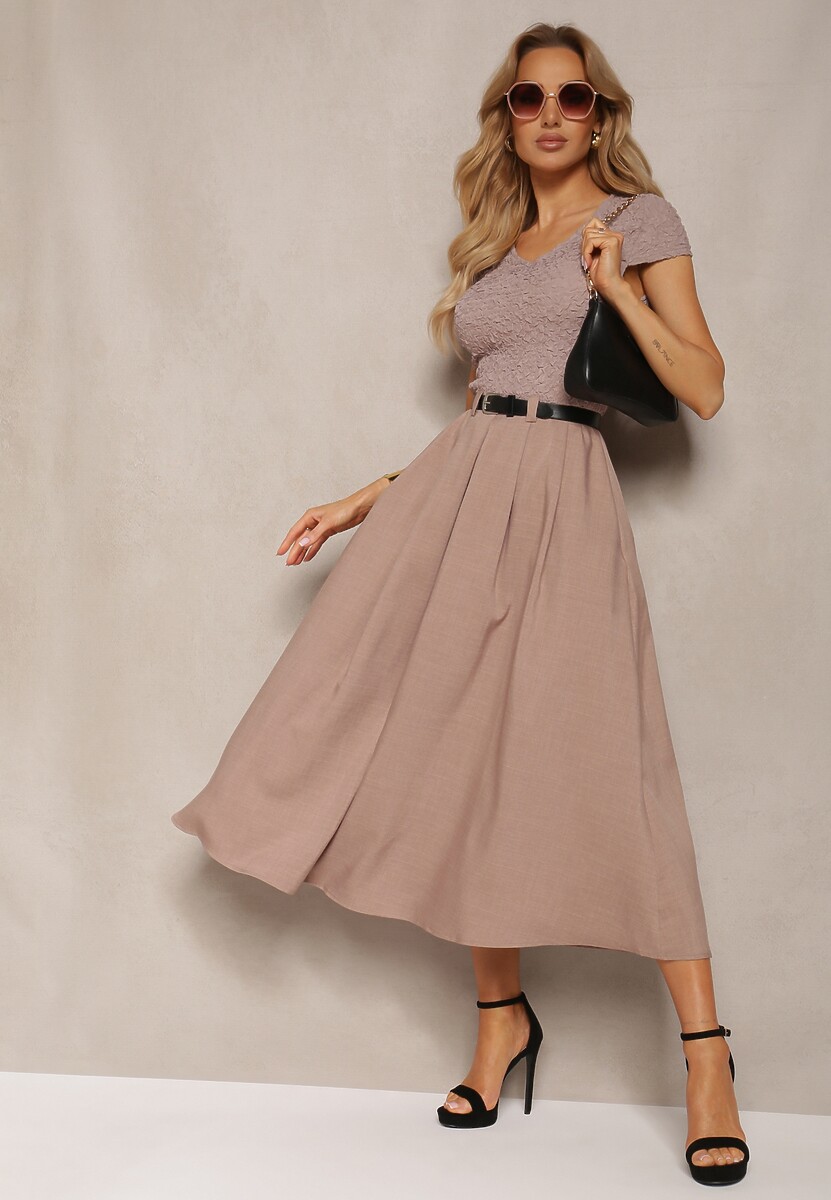 Ciemnobeżowa Sukienka o Rozkloszowanym Kroju z Krótkim Rękawem i Paskiem z Ekoskóry Frinna