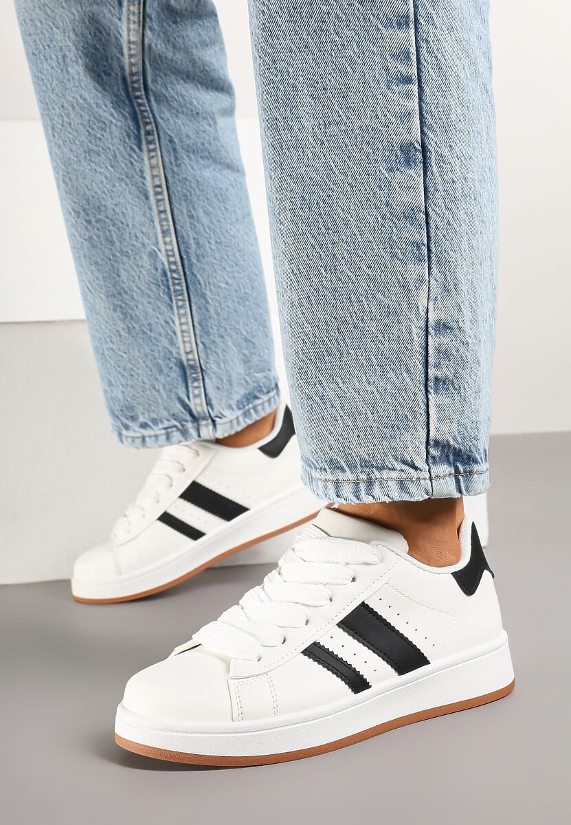 Białe Sneakersy na Niskiej Platformie z Naszywkami Flordexia