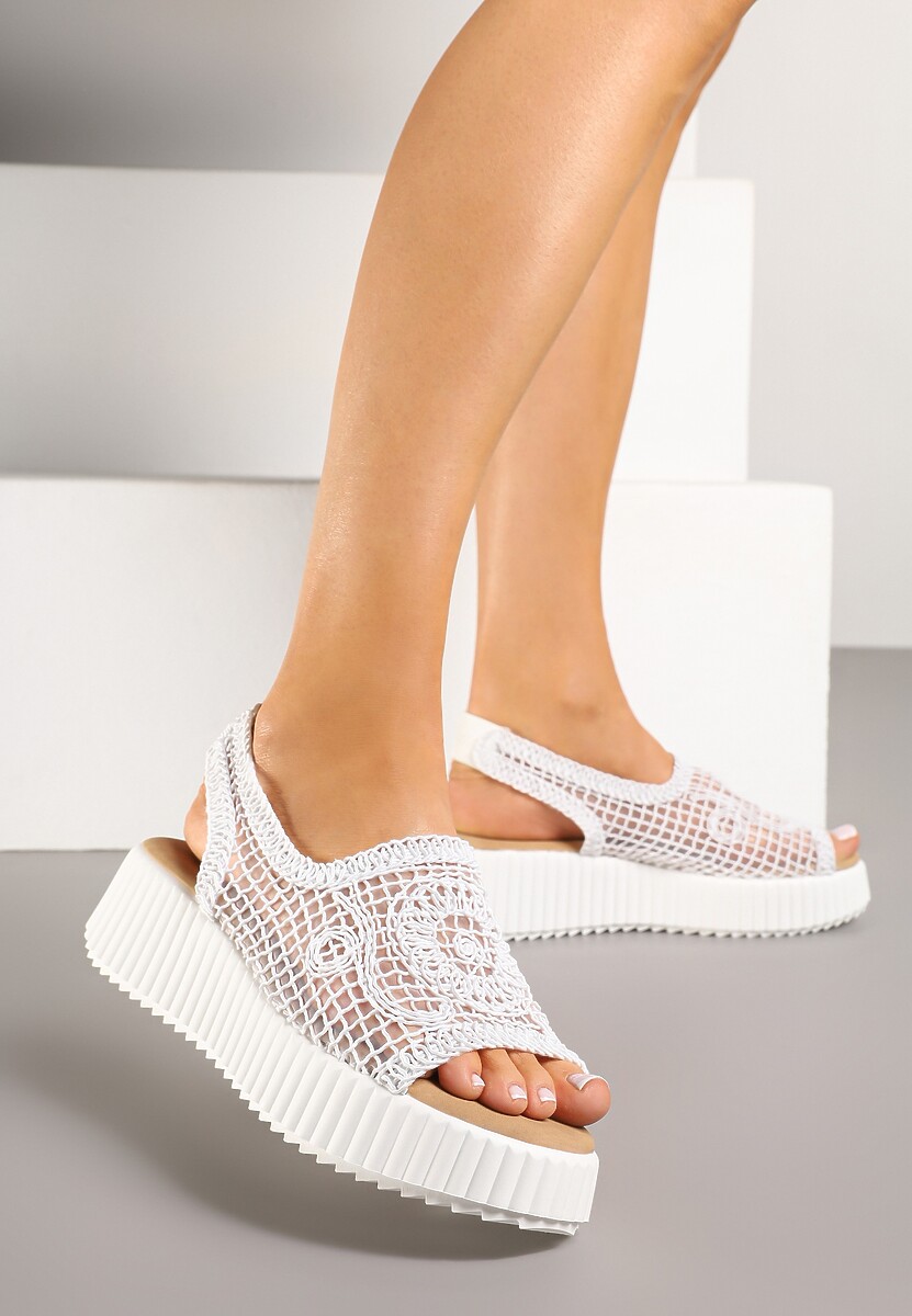 Białe Ażurowe Sandały na Grubej Podeszwie z Tłoczeniami Tanarila