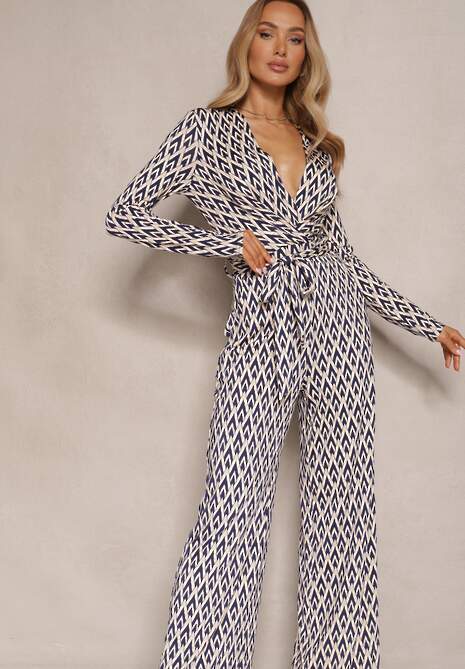 Niebieski Kombinezon z Kopertowym Dekoltem Paskiem i Geometrycznym Printem Sarilen