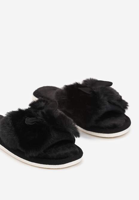 Czarne Kapcie Tryphadia