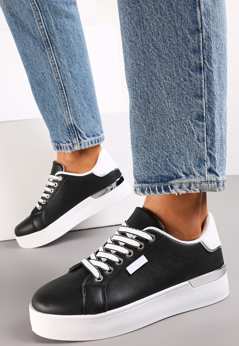 Czarne Sneakersy na Ozdobnej Podeszwie z Cholewką przed Kostkę Zanota