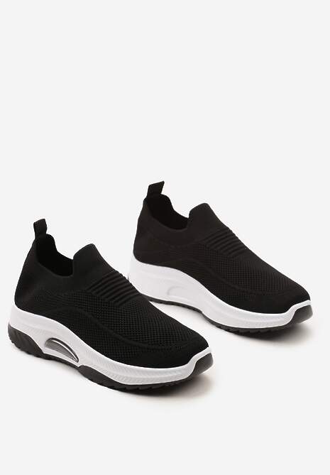 Czarne Casualowe Buty Sportowe na Grubszej Podeszwie Ozdobione Perforacją Fiovena