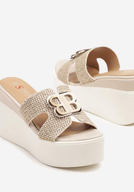 Jasnobeżowe Klapki na Platformie i Koturnie z Metaliczną Ozdobą Talieras