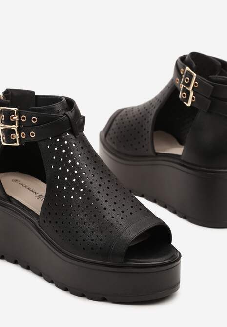 Czarne Sandały na Koturnie z Ażurową Cholewką i Skórzaną Wkładką Evialina