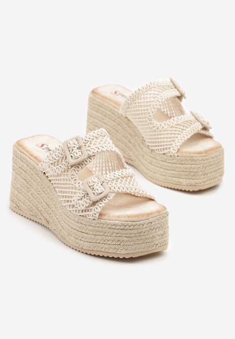 Białe Ażurowe Klapki na Koturnie z Klamrami Viandiss