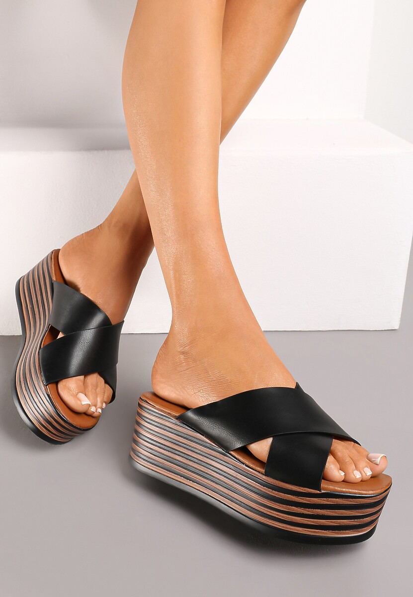 Czerwone Klapki na Grubej Podeszwie z Krzyżującymi się Paskami Flemaria