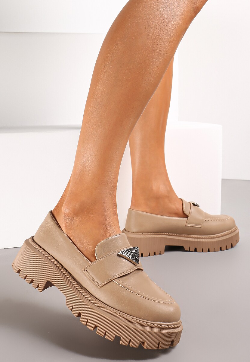 Ciemnobeżowe Mokasyny na Grubej Podeszwie z Metalową Ozdobą w Cyrkonie Venifa