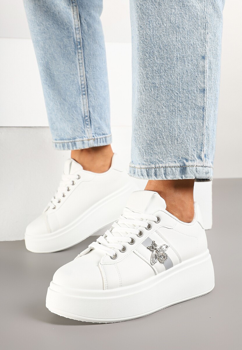 Białe Sneakersy z Ozdobną Aplikacją Owada z Przeszyciami na Platformie Ommea