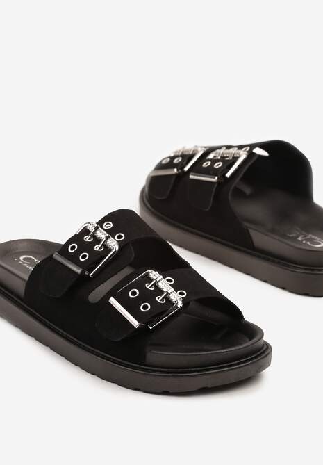 Czarne Klapki Ozdobione Klamrami Vellevia