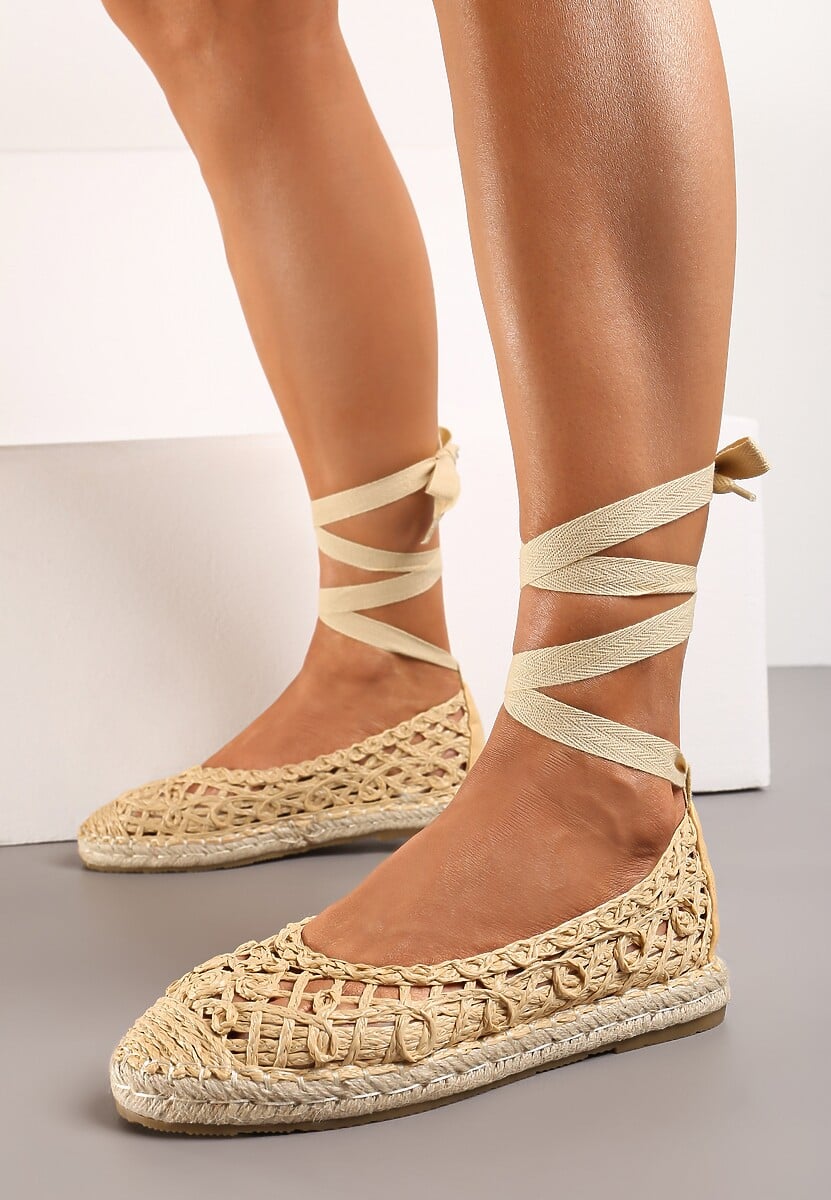 Beżowe Balerinki z Imitacji Skóry o Plecionym Fasonie ze Sznurowaniami Wokół Kostki Elluna