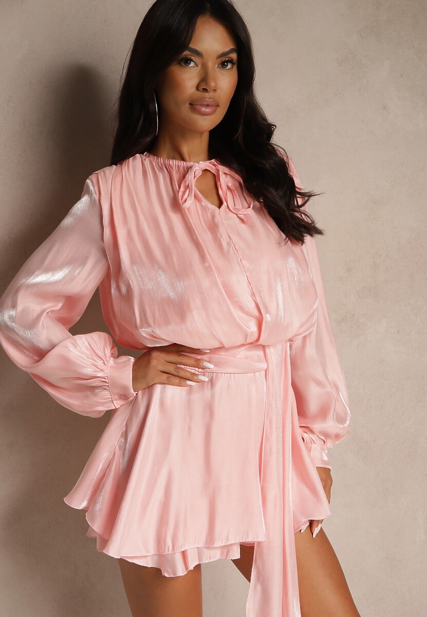 Różowa Sukienka z Wiskozy z Falbanką i Wiązaniem Finlio