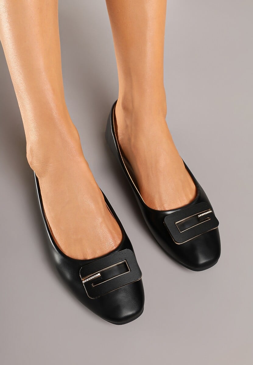 Białe Balerinki Ozdobione Geometryczną Aplikacją Tirenia