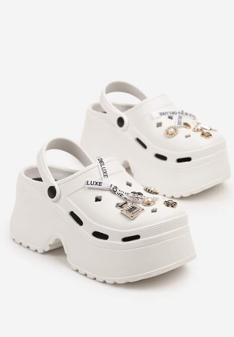 Białe Klapki z Pianki na Platformie Zdobione Aplikacjami Elirane
