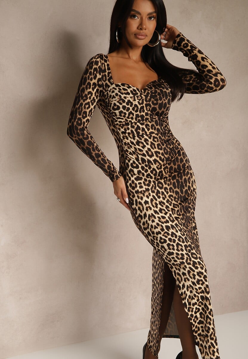 Bordowa Marszczona Sukienka o Dopasowanym Kroju z Ozdobnym Rozcięciem Selavira