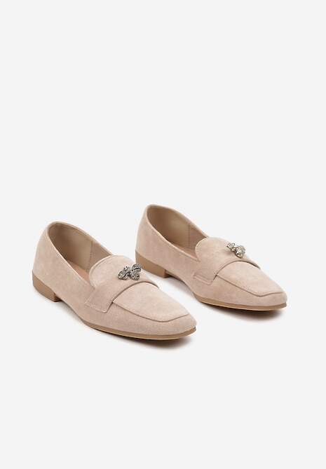 Ciemnobeżowe Mokasyny na Płaskiej Podeszwie Wykończone Metaliczną Aplikacją Evisia