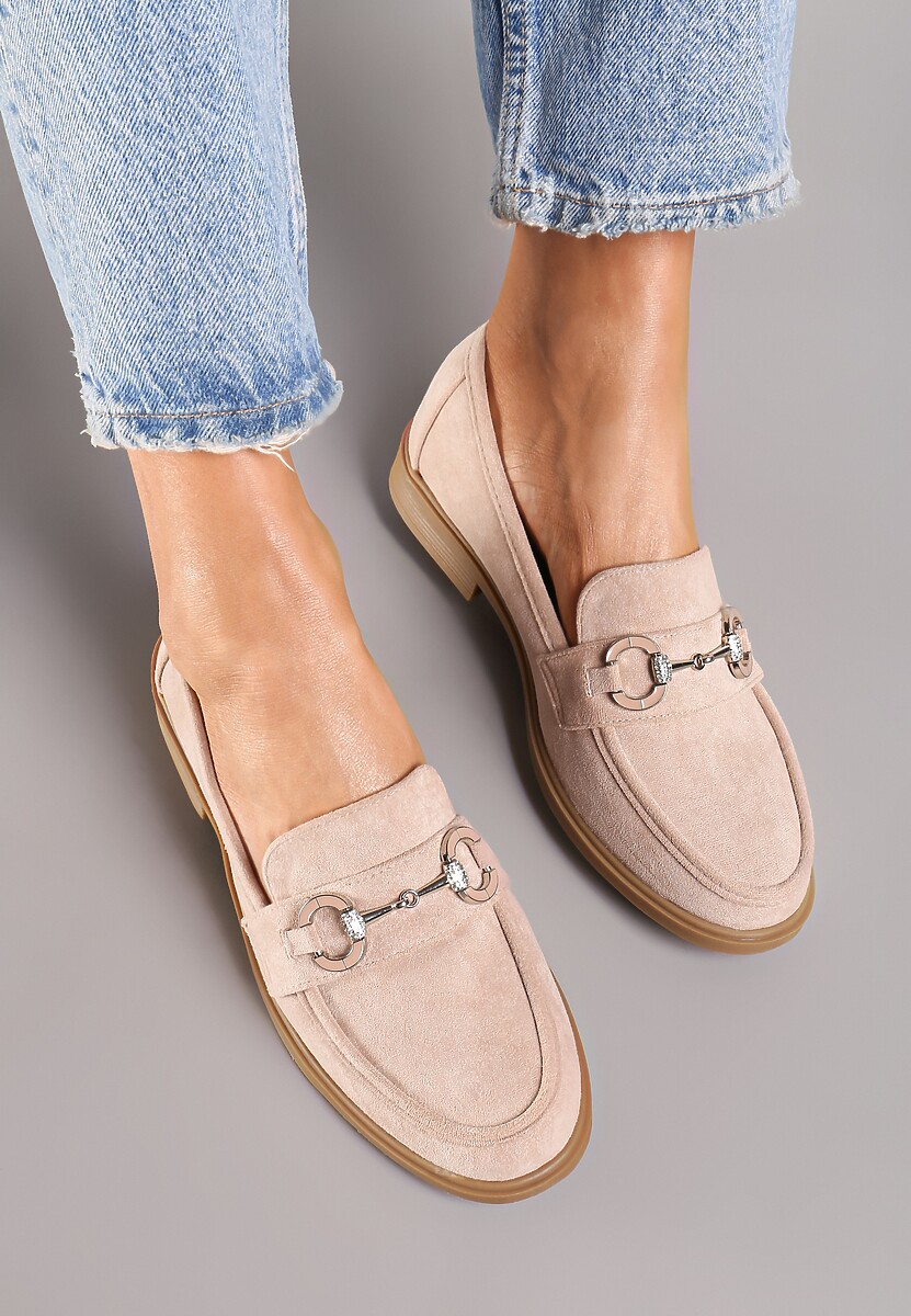 Ciemnobeżowe Ekozamszowe Mokasyny z Ozdobną Metalową Aplikacją Ravarielen