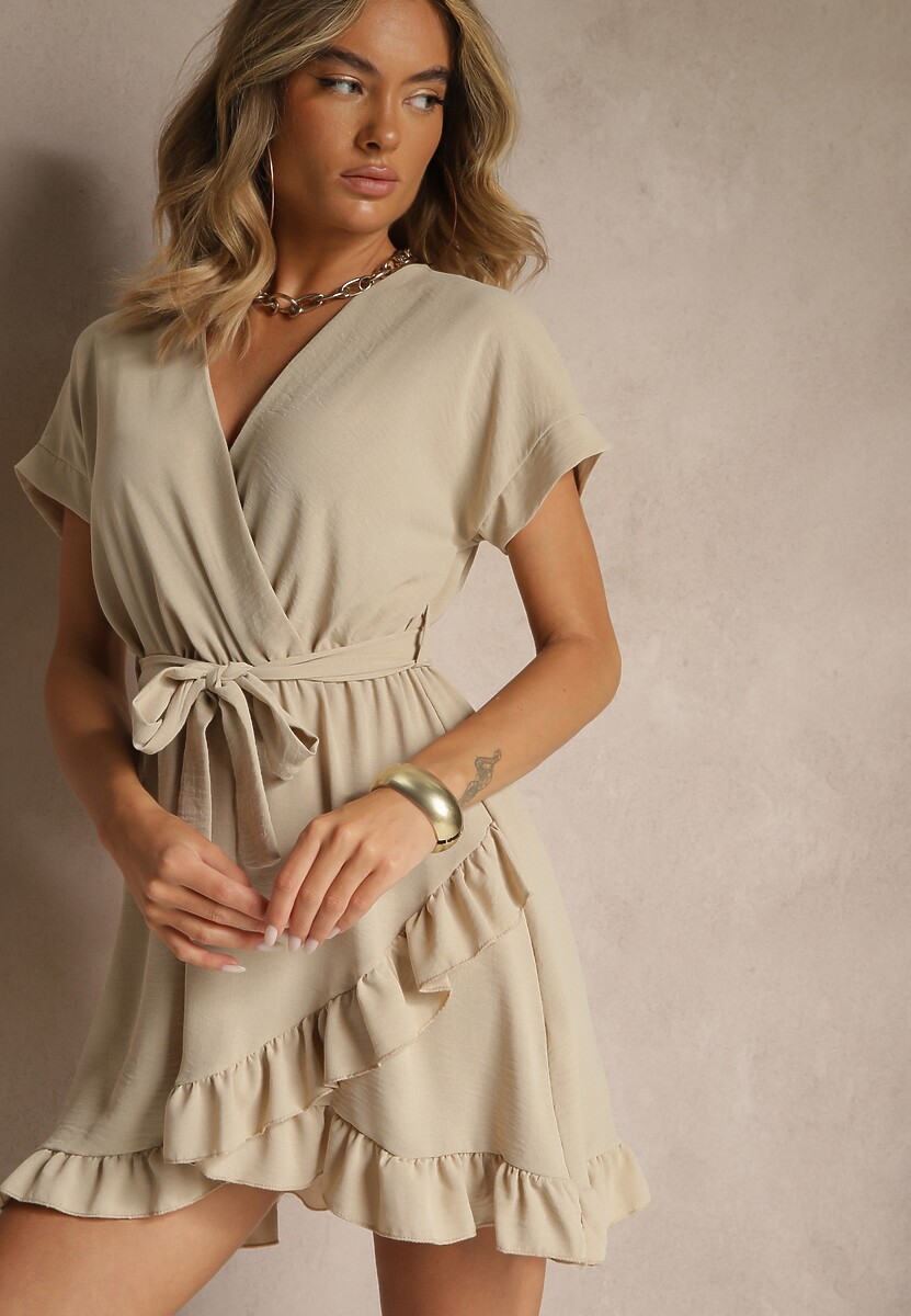 Fuksjowa Sukienka o Rozkloszowanym Kroju z Paskiem i Falbanami Addea